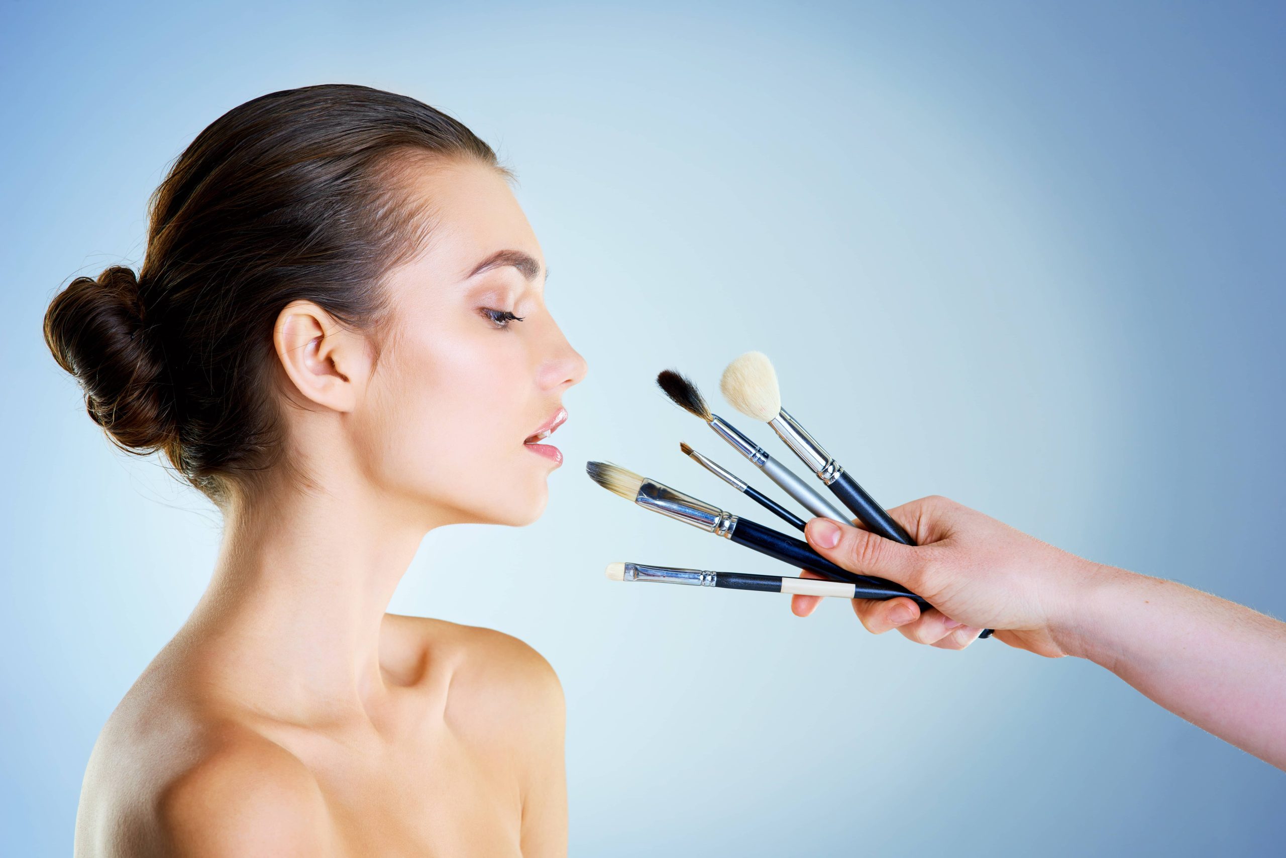Ein Umfassender Leitfaden zum Erreichen eines Makellosen Winged Eyeliners